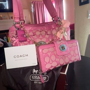 Rare Vintage Coach Cricket with matching wallet and keychain